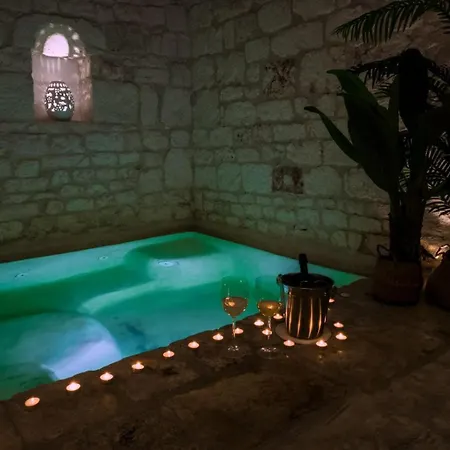 Le Blanche - Luxury Cave Pool Apartmán