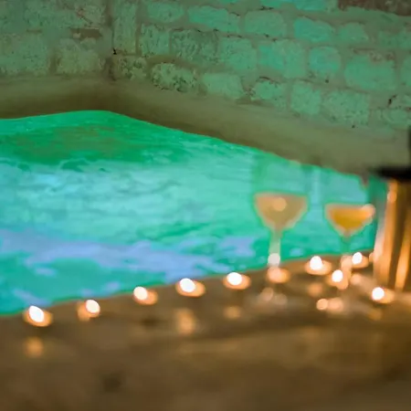 Le Blanche - Luxury Cave Pool